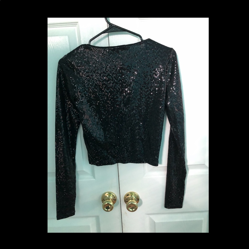 Alice + Olivia
Delaina Crew Neck Crop Top - Picture 3 of 4